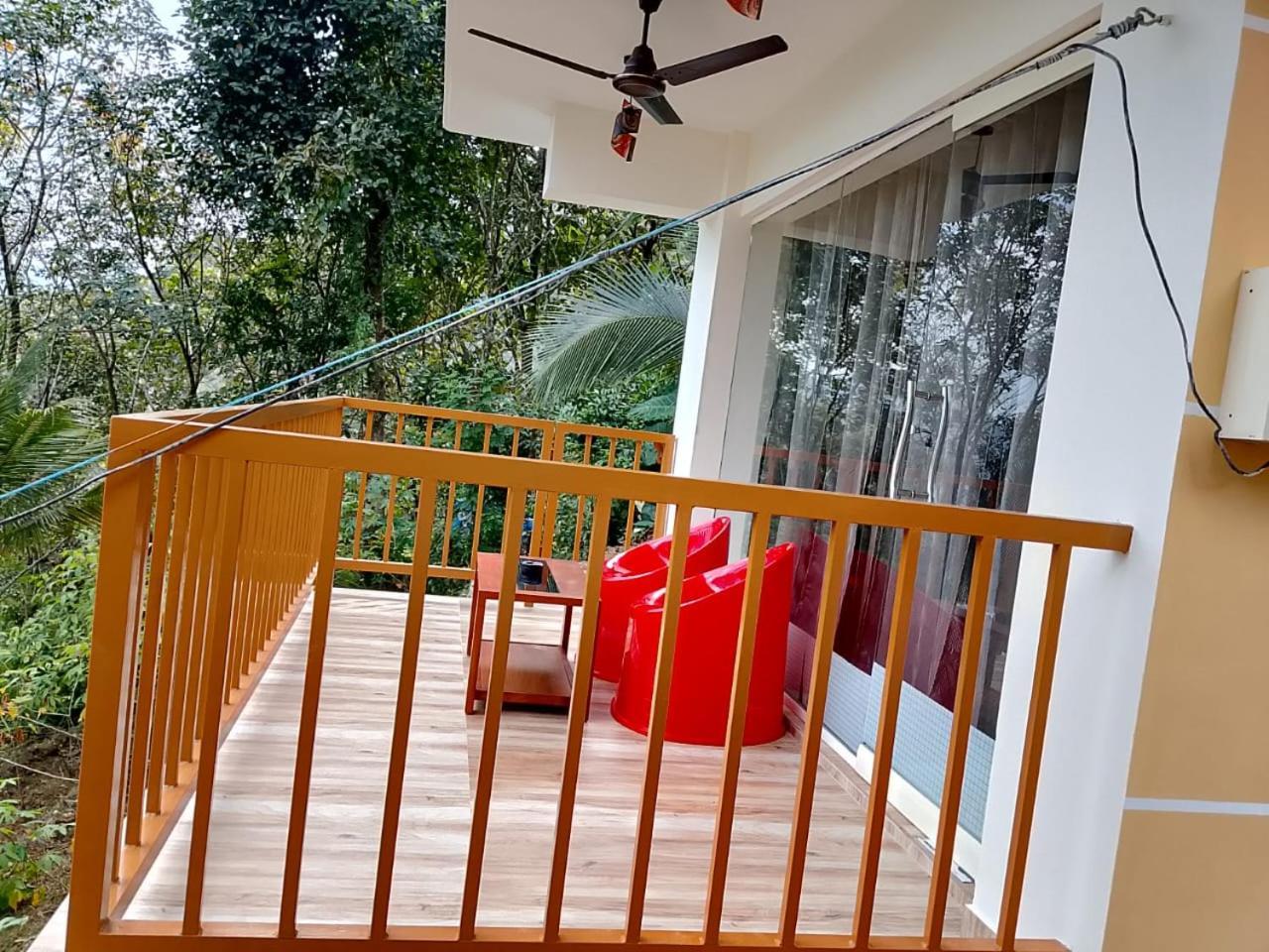 Cloudscape Homestay Pīrmed Εξωτερικό φωτογραφία